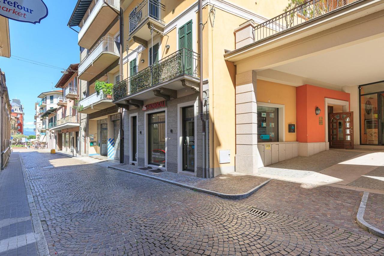 Dolfin - Nel Centro Di Stresa - By Impero House Lägenhet Exteriör bild